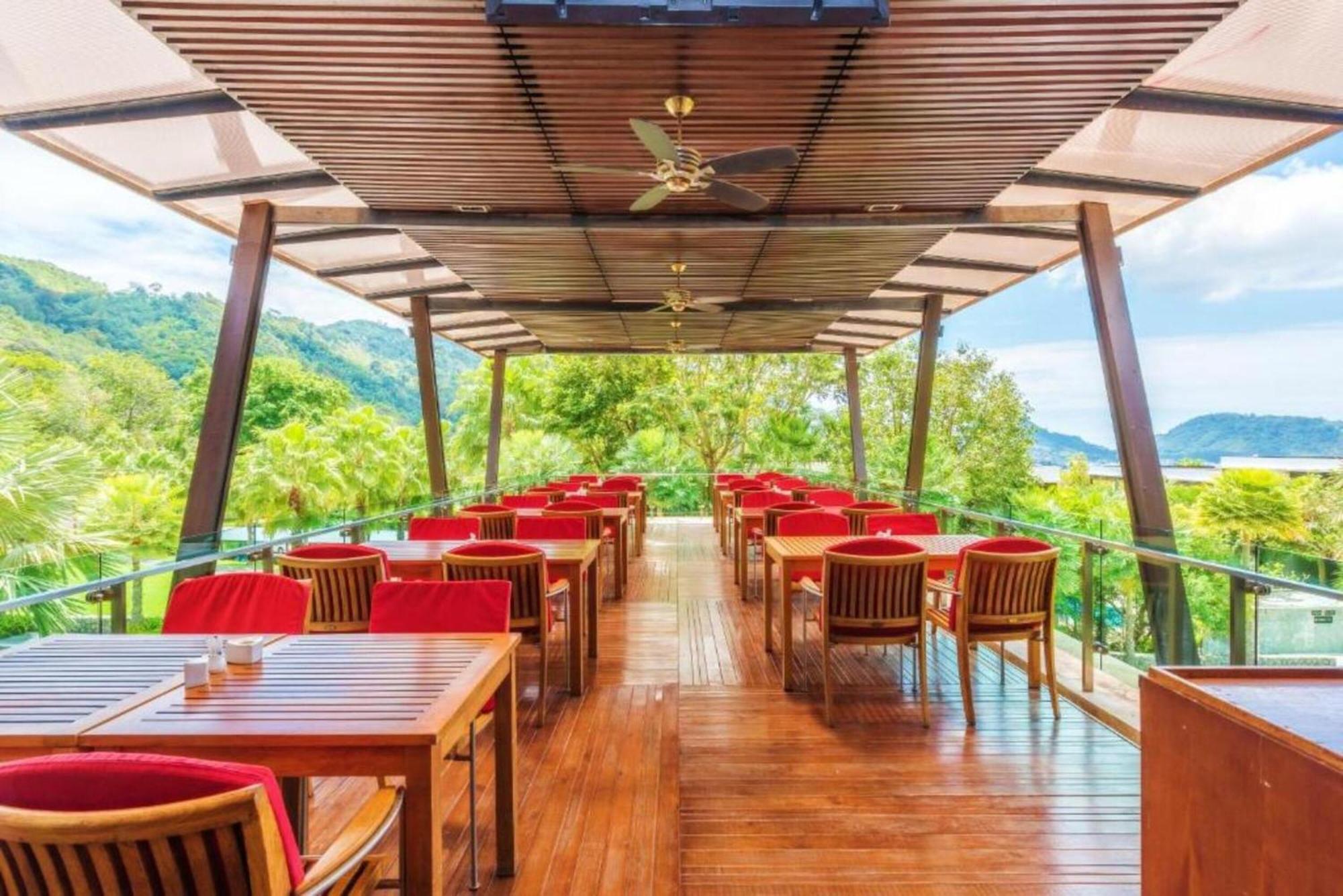 Club Wyndham Sea Pearl Phuket Hotel Patong Екстериор снимка