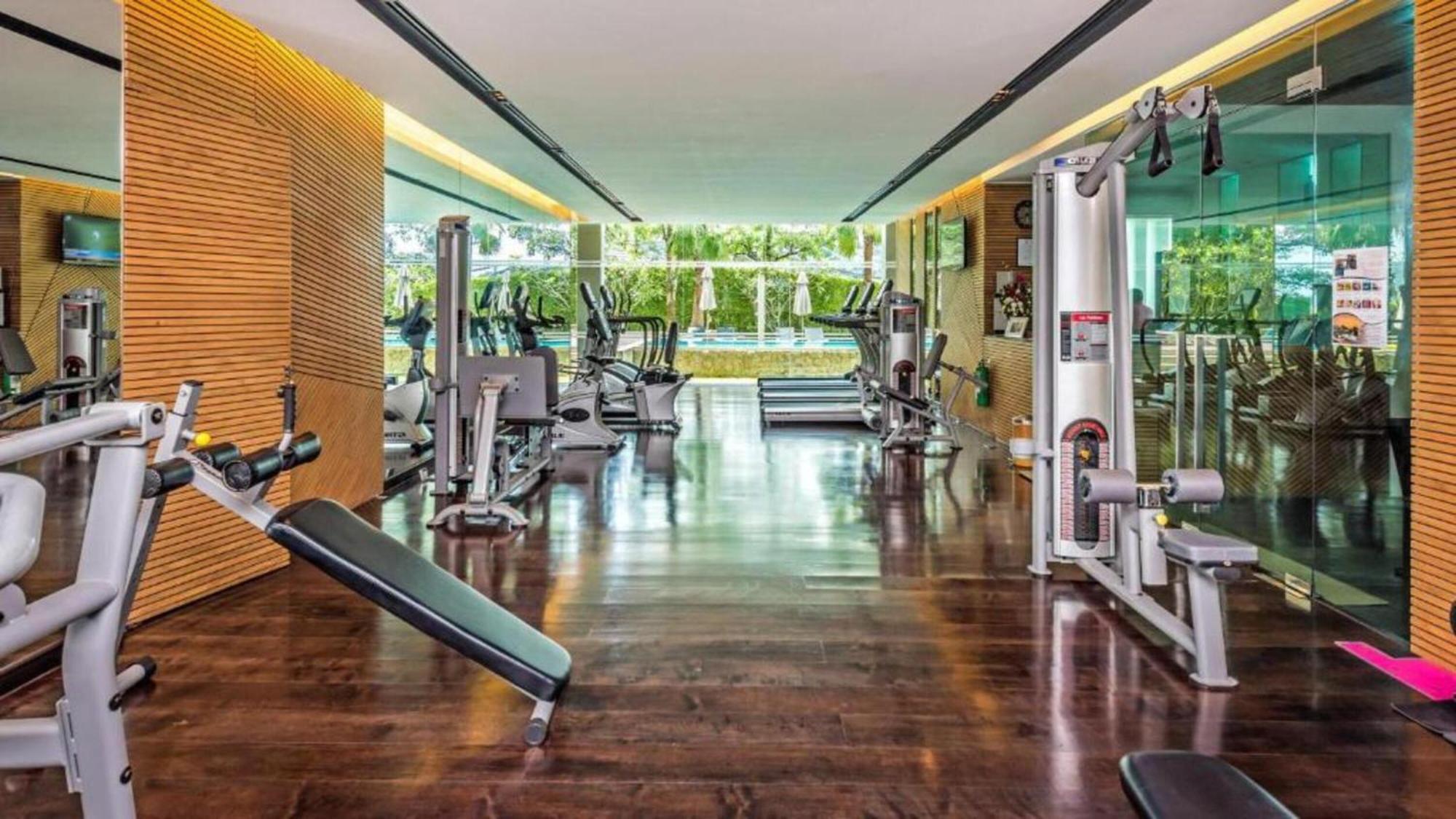 Club Wyndham Sea Pearl Phuket Hotel Patong Екстериор снимка